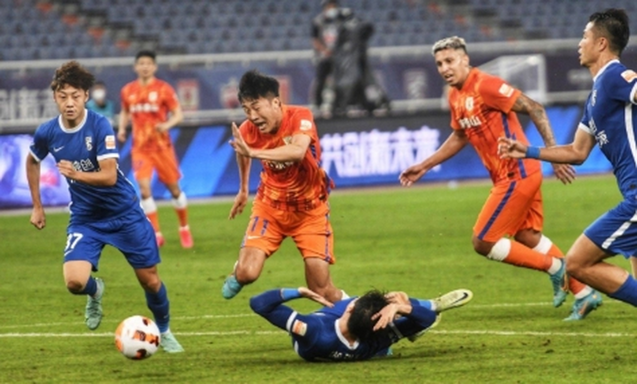 重磅！国际比赛日欧冠焦点战主帅态度，武汉三镇清晨外线爆发的简单介绍